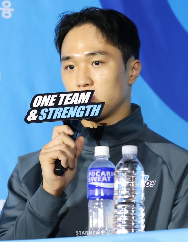 2026~2027시즌 프로배구 남자부 미디어데이가 8일서울 강남구 호텔리베라 청담에서 열렸다.  대한항공 임동혁이 기자들의 질문에 답하고 있다. /사진=김진경 대기자
