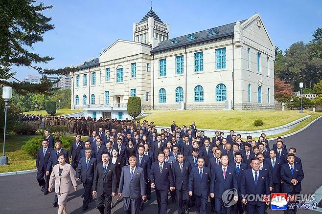 북한 당·정 간부들, 노동당 창건 81주년 맞아 당창건사적관 참관 (평양 조선중앙통신=연합뉴스) 북한 당·정 간부들이 노동당 창건 81주년을 맞아 당창건사적관을 참관했다고 조선중앙통신이 11일 보도했다. 2026.10.11 
    [국내에서만 사용가능. 재배포 금지. For Use Only in the Republic of Korea. No Redistribution] nkphoto@yna.co.kr