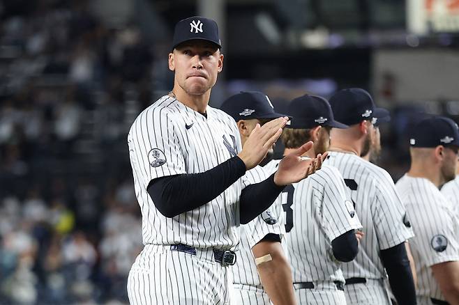 NEW YORK, NEW YORK - OCTOBER 07: Aaron Judge #99 of the New York Yankees looks on before game three of the American League Division Series against the Tampa Bay Rays at Yankee Stadium on October 07, 2026 in the Bronx borough of New York City.   Sarah Stier/Getty Images/AFP (Photo by Sarah Stier / GETTY IMAGES NORTH AMERICA / Getty Images via AFP)        <저작권자(c) 연합뉴스, 무단 전재-재배포, AI 학습 및 활용 금지>
