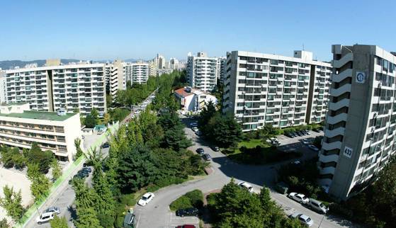 재건축이 진행되기 이전의 옛 둔촌주공아파트(당시 5930세대) 모습. [중앙포토]