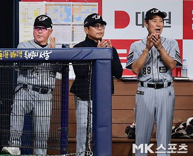왼쪽부터 김경문 감독과 양상문 코치, 양승관 코치. 사진=김영구 기자