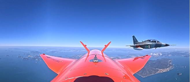 FA-50+AAP 유무인복합 근접비행. KAI 제공