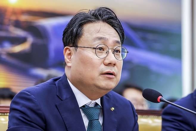 이성훈 한국토지주택공사 사장이 12일 서울 여의도 국회에서 열린 국회 국토교통위원회의 한국토지주택공사 등에 대한 국정감사에서 질문에 답하고 있다. 뉴시스
