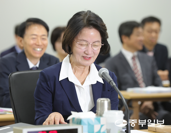 추미애 경기도지사가 13일 경기도청에서 열린 국회 행정안전위원회의 경기도 국정감사에서 발언을 하고 있다. 임채운기자