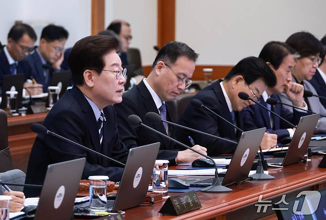 이재명 대통령이 13일 청와대에서 열린 국무회의에서 발언을 하고 있다. (청와대통신사진기자단) 2026.10.13 ⓒ 뉴스1 이재명 기자