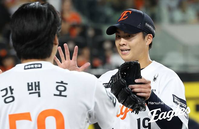 대만 투수 왕옌청이 2027년에도 한화 이글스 유니폼을 입는다. 그는 13일 총액 30만 달러에 재계약을 발표했다. 사진=한화 이글스