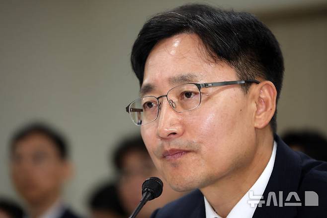 [세종=뉴시스] 배훈식 기자 = 임광현 국세청장이 13일 오후 세종시 정부세종2청사에서 열린 국회 재정경제기획위원회 국정감사에서 굳은 표정을 하고 있다. 2026.10.13. dahora83@newsis.com