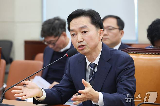 김지용 중대범죄수사청장 후보자가 14일 서울 여의도 국회에서 열린 행정안전위원회 인사청문회에서 의원 질의에 답변하고 있다. 2026.10.14 ⓒ 뉴스1 신웅수 기자