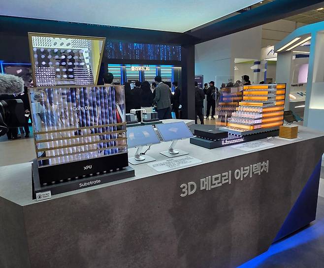14일 서울 코엑스에서 열린 제28회 반도체대전(SEDEX 2026) 삼성전자 부스에 전시된 ‘3D 메모리 아키텍처'. ⓒ데일리안 정진주 기자