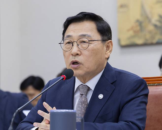 정근식 서울시 교육감이 14일 국회 교육위원회에서 열린 국정감사에 출석해 의원 질의에 답하고 있다. (사진=연합뉴스)