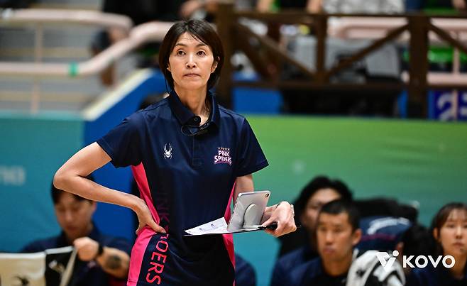 Heungkuk Life Insurance Volleyball Club Pink Spiders head coach Tomoko Yoshihara KOREAN VOLLEYBALL FEDERATION
