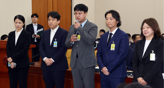 (왼쪽부터) 최주희 티빙 대표이사, 김정훈 우아한형제들 정보보호최고책임자, 임한욱 토스 페이먼츠 대표, 홍승일 힐링페이퍼 강남언니 대표, 박수경 듀오 대표가  6일 국회 과학기술정보방송통신위원회 과학기술정보통신부 국정감사에 출석했다. [뉴스1]