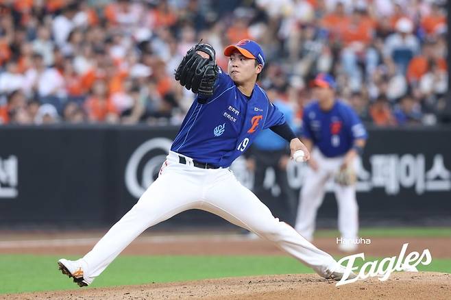 한화 왕옌청이 17일 대전 한화생명 볼파크에서 열린 2026 KBO리그 정규시즌 키움과 경기에 선발로 나서 역투하고 있다. 사진 | 한화 이글스