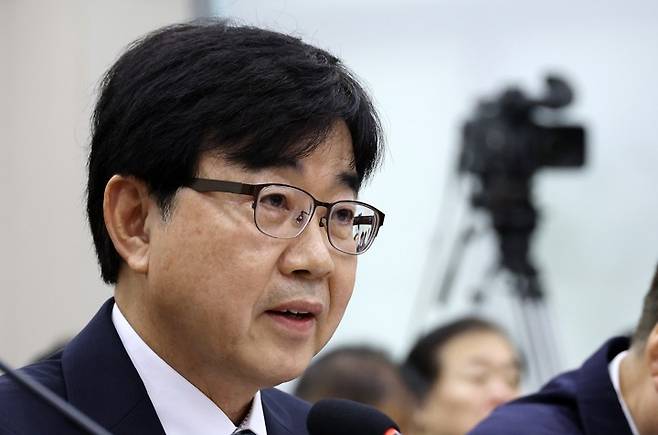 질의 답하는 인태연 이사장 질의 답하는 인태연 이사장     (서울=연합뉴스) 이동해 기자 = 인태연 소상공인시장진흥공단 이사장이 15일 국회 산업통상자원중소벤처기업위원회에서 열린 중소벤처기업진흥공단 등에 대한 국정감사에서 의원 질의에 답하고 있다. 2026.10.15     eastsea@yna.co.kr (끝)   <저작권자(c) 연합뉴스, 무단 전재-재배포, AI 학습 및 활용 금지>