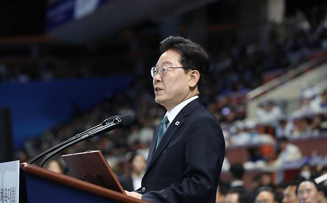 이재명 대통령이 16일 오후 제주월드컵경기장에서 열린 제107회 전국체육대회 개회식에서 기념사를 하고 있다. 고봉수 기자