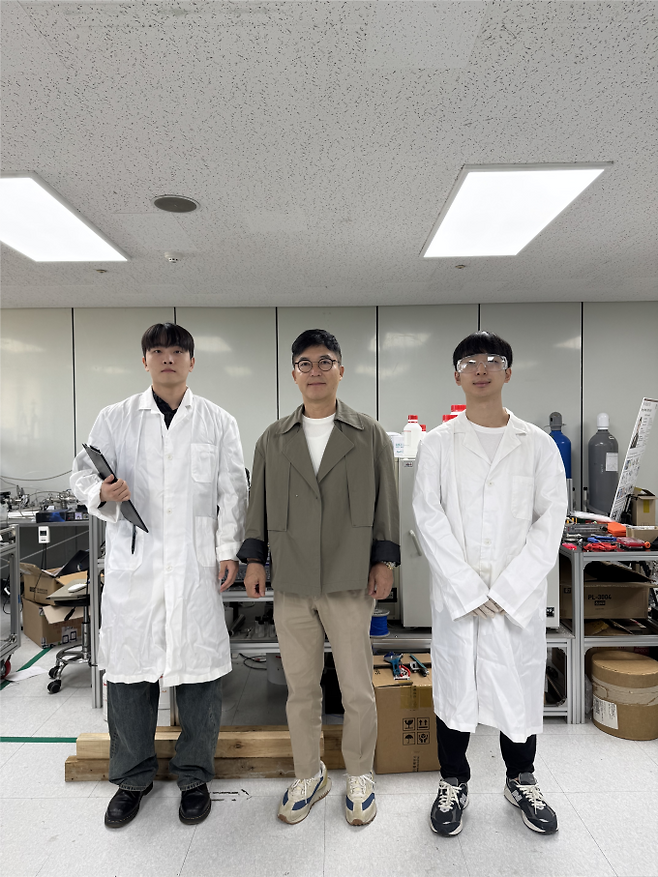 이산화탄소 흡수제와 흡착제 연구를 진행하고 있는 강용태 고려대 기계공학부 교수 연구팀. 강용태 제공