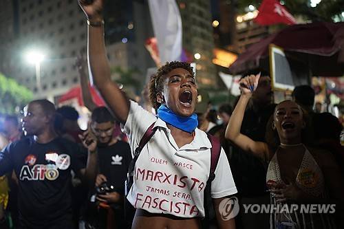 집회에서 환호하는 룰라 지지자 [AP=연합뉴스]