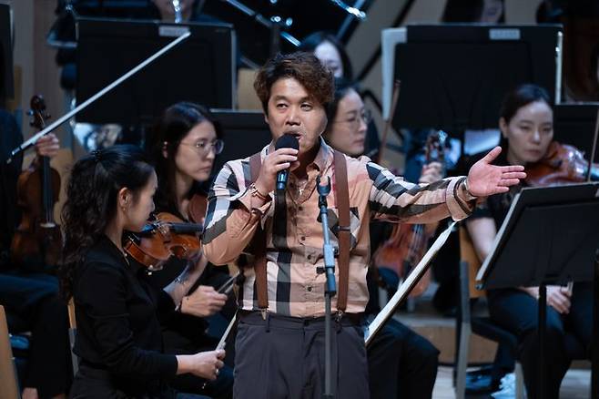[세종=뉴시스]뮤지컬 배우이자 가수 심현우씨가 무대에서 노래를 하고 있다. (사진=심현우씨 제공) 2026.10.17. photo@newsis.com *재판매 및 DB 금지
