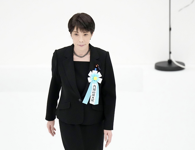 다카이치 사나에 일본 총리가 한국 광복절이자 일본 패전일 열린 전몰자 추도식에 참석했다. 연합뉴스