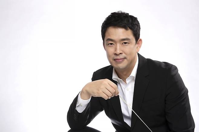 지휘자 홍석원. 사진=경기아트센터