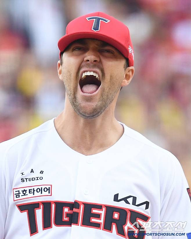 17일 전남광주 기아챔피언스필드에서 준PO 1차전 KIA와 LG의 경기가 열렸다. 6회말 1사 1, 2루. 문보경을 병살 처리 후 환호하는 KIA 네일. 광주=송정헌 기자songs@sportschosun.com/2026.10.17/