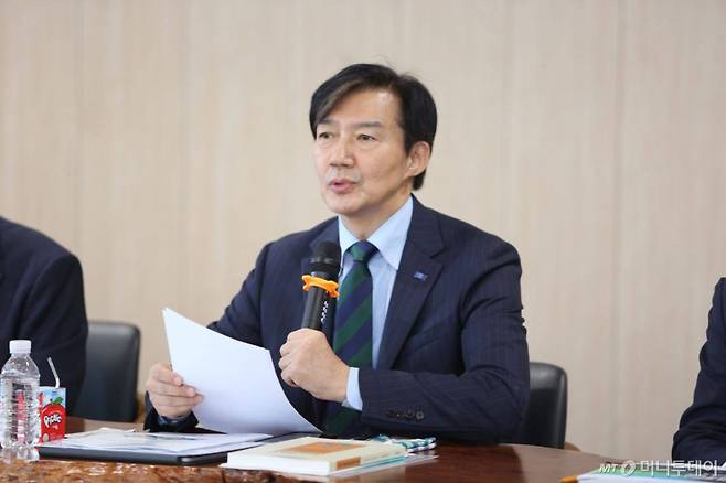 [서울=뉴시스] 고범준 기자 = 조국 조국혁신당 혁신정책연구원 원장이 3일 전남광주 엠에스엘 프리마아트홀에서 열린 호남 반도체 클러스터 성공 방안 정책 간담회에서 발언하고 있다. (사진=조국혁신당 제공) 2026.09.03. photo@newsis.com *재판매 및 DB 금지 /사진=
