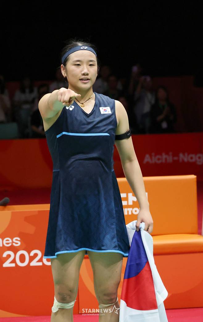 안세영이 9월 29 일 일본 이치노미야 시립체육관에서 열린 2026 아이치·나고야 아시안게임 배드민턴 여자단식 결승전에서 일본 야마구치 아카네를 2-0으로 셧아웃시키고 세리머니를 하고 있다. /사진=강영조 선임기자