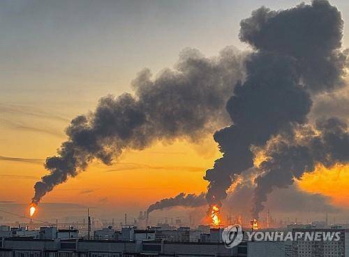 우크라 드론 공격받은 러시아 정유공장 [로이터=연합뉴스 자료사진. 재판매 및 DB 금지]