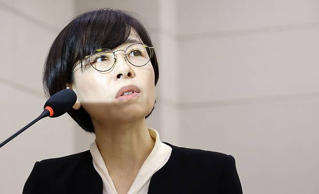 김향연 서울서부지방공소청장이 19일 국회 법제사법위원회에서 열린 서울광역공소청 등에 대한 국정감사에서 의원 질의에 답하고 있다. ⓒ연합뉴스
