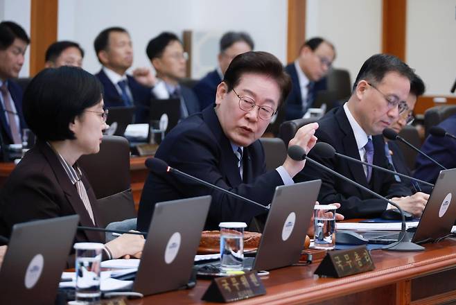 이재명 대통령이 13일 청와대에서 열린 국무회의에서 발언하고 있다. 연합뉴스