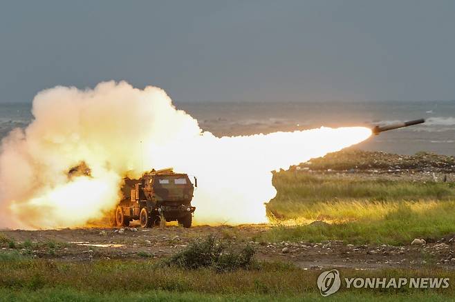 대만군이 운용하는 하이마스(HIMARS·고속기동포병로켓시스템) [EPA=연합뉴스 자료사진]
