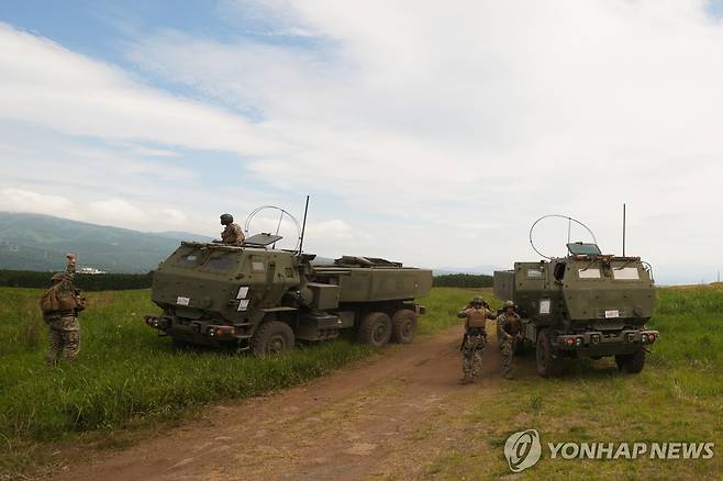 일본에서 훈련 중인 미국 해병 [AP=연합뉴스 자료사진]