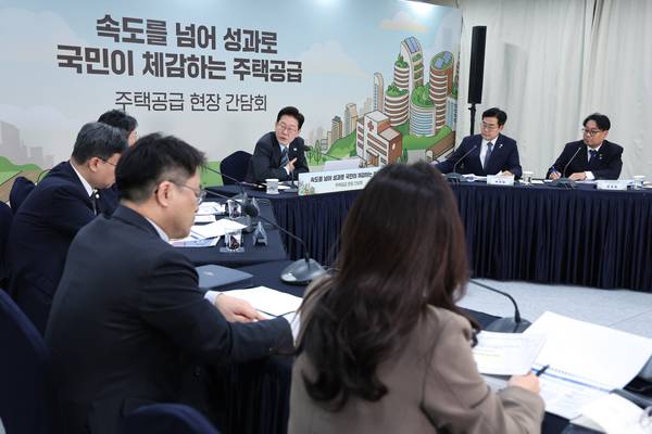 이재명 대통령이 20일 인천 계양 공공주택지구에서 열린 주택공급현장 간담회에서 발언을 하고 있다. 2026.10.20 /청와대통신사진기자단