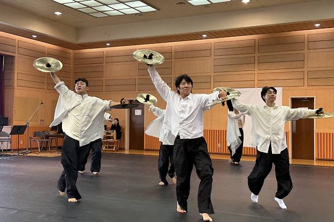 20일 한국소리문화의전당 모악당 4층 연습실에서 진행된 전북도립국악원 무용단 정기공연 ‘무용담’ 언론시연회 모습. /사진=박은 기자