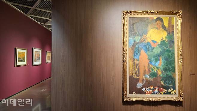 서울미술관 임직순 30주기 추모전 ‘내면의 세계를 그리고 싶다’ 전경. ‘실내의 여인’(1977, 162.2×97㎝)이 걸렸다. 1970년대 대표작이다(사진=오현주 문화전문기자).