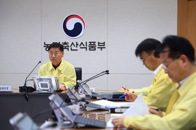 박정훈 농식품부 식량정책실장이 20일 정부세종청사에서 중앙대책수습본부 회의를 주재하고 24시간 비상 대응체계에 돌입했다./사진제공=농식품부