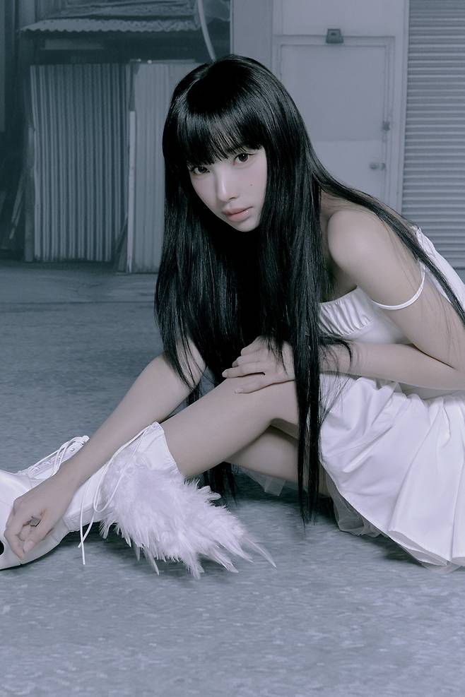 Lisenne, who is receiving great love from the public for their unique fragrance concept and music, is raising their public recognition through various activities and continuing their wide-ranging activities.