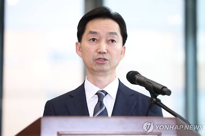 김지용 중대범죄수사청장 취임사 (서울=연합뉴스) 김도훈 기자 = 김지용 초대 중대범죄수사청장이 20일 서울 중구 중대범죄수사청(중수청)에서 열린 취임식에서 취임사를 하고 있다. 2026.10.20 superdoo82@yna.co.kr
