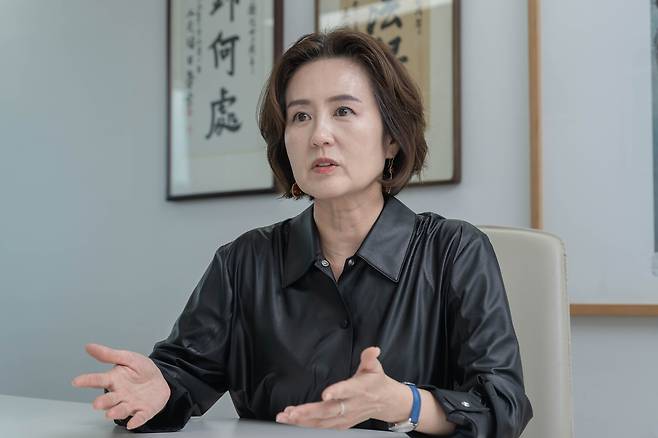 정교화 변호사가 10월 13일 서울 서초동 법률신문사에서 인터뷰 중이다. 백성현 기자