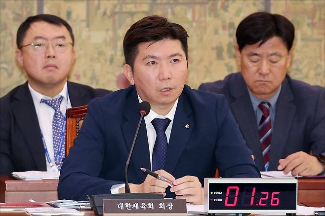 유승민 대한체육회장이 21일 서울 여의도 국회에서 열린 국회 문화체육관광위원회의 대한체육회 등에 대한 2026년도 국정감사에서 질의에 답변하고 있다. ⓒ데일리안 홍금표 기자