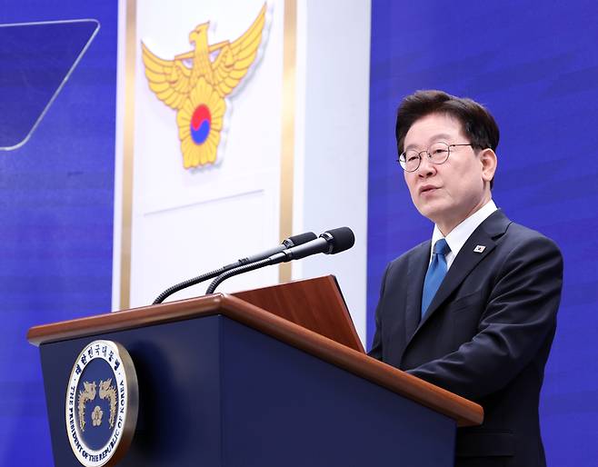 이재명 대통령이 21일 서울 서대문구 경찰청에서 열린 81주년 경찰의 날 기념식에서 기념사를 하고 있다. 연합뉴스