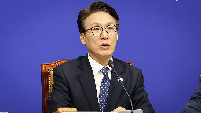 당 최고위원회의에서 발언하는 김민석 더불어민주당 대표