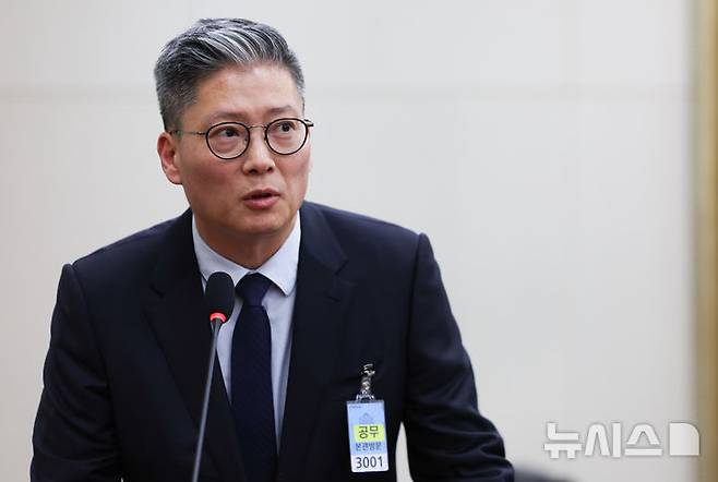 [서울=뉴시스] 김근수 기자 = 한경록 한솔제지 대표이사가 21일 오후 서울 여의도 국회에서 열린 정무위원회 종합국정감사에서 질의에 답하고 있다. 2026.10.21. ks@newsis.com