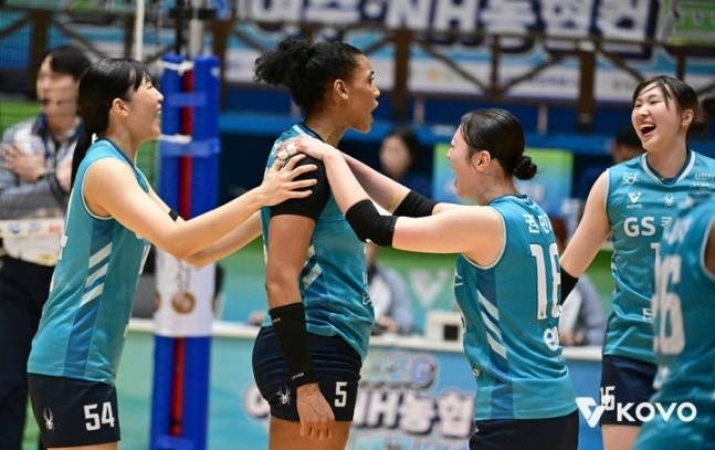 이달 18일 2026 여수·NH농협컵 프로배구대회 여자부 결승전에서 득점한 뒤 기뻐하는 GS칼텍스 선수들. 사진 제공=KOVO