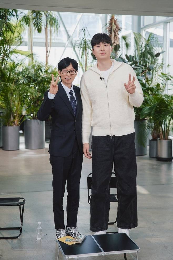 이현중 NBA 비보장 계약 총정리｜나이·키·프로필·학력·고향·연봉 20억 거절 이유 · 유퀴즈 이현중 대화 장면