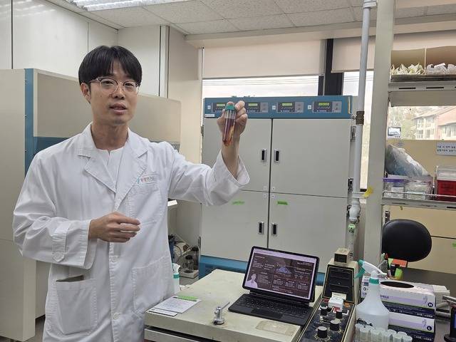 정희철 프로바이오틱스팀 책임연구원이 인삼에서 유래한 유산균을 소개하고 있다. (신단아 기자)