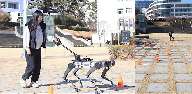 전자통신연 연구진이 시각장애인 안내로봇 에디에 달린 하네스를 잡고 길 안내를 시연하고 있다. 한국전자통신연구원 제공