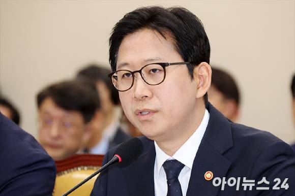 배경훈 부총리 겸 과학기술정보통신부 장관이 서울 여의도 국회에서 열린 과학기술정보통신부 등에 대한 국정감사에서 의원 질의에 답변하고 있다. [사진=곽영래 기자]