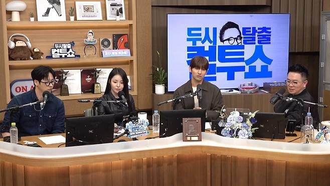 SBS 파워FM 두시탈출 컬투쇼 보이는 라디오 방송 화면 캡처