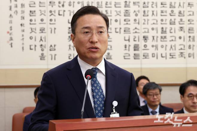 이정현 검찰총장 직무대행이 22일 서울 국회 법제사법위원회의 공소청에 대한 국정감사에서 기관보고를 하고 있다. 윤창원 기자